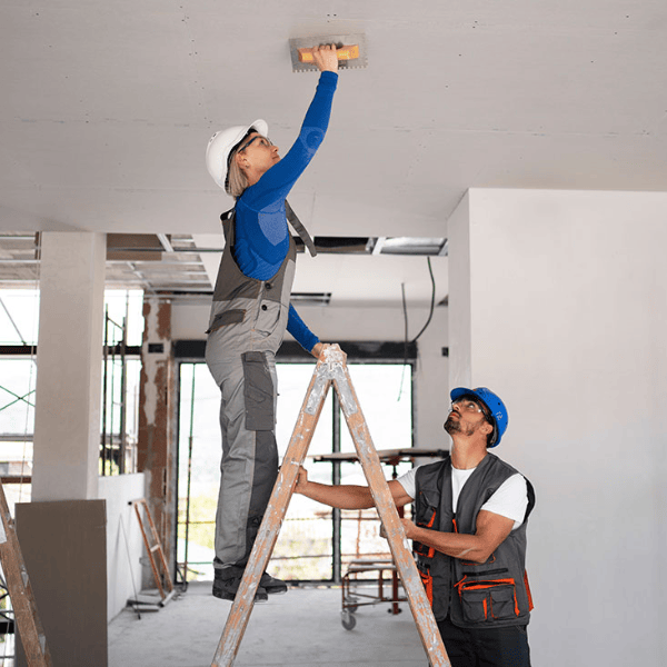 obreros en una reforma